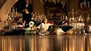 Leeres Leben im Luxus: Leonardo DiCaprio (vorne) in Baz Luhrmans Verfilmung von „Der große Gatsby“. Foto: Verleih