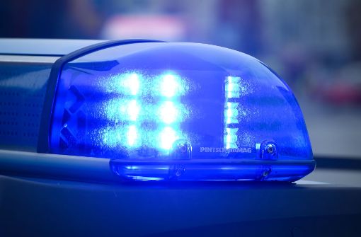 Die Polizei in Esslingen musste wegen eines Mannes, der mit seinem Auto auf einem Trampolin gelandet war, ausrücken. Foto: dpa