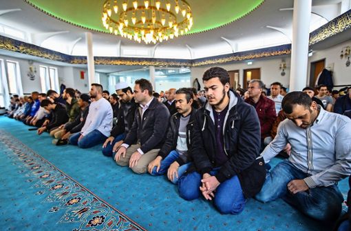 Das Freitagsgebet ist für Muslime ein Höhepunkt ihres Glaubenslebens. Foto: KS-Images.de