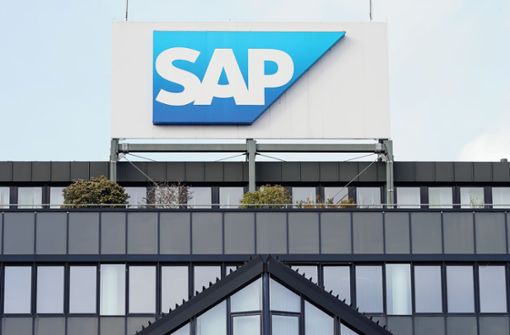SAP baut nach Jahren des Stellenaufbaus wieder Stellen ab – im Vergleich zur US-Konkurrenz aber weniger. Foto: dpa/Uwe Anspach