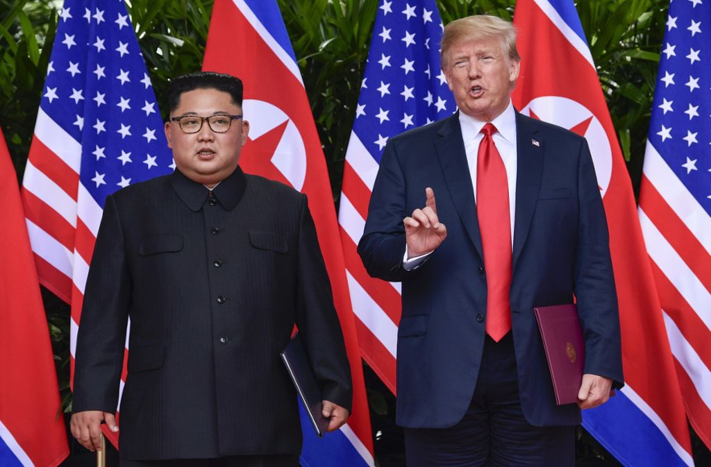 Von bizarr bis präsidial: In den USA wurde der Auftritt Trumps mit dem nordkoreanischen Diktator Kim Jong-un kontrovers diskutiert. Foto: AP Pool