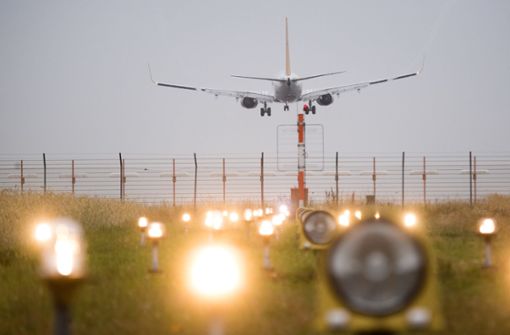 Der Flughafen Hannover bleibt mindestens bis Mittwoch gesperrt. Foto: dpa