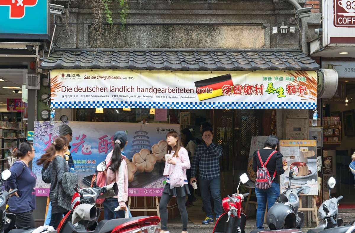 Der  Geruch aus Bäckereien, Garküchen und   Restaurants wabert durch den  Badeort Tamsui. Foto: bildbaendiger.de/Thomas Schneider