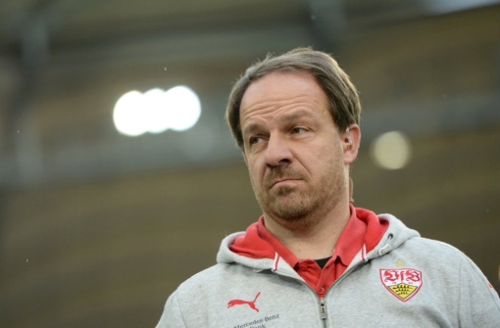 Der Cheftrainer des VfB Stuttgart, Alexander Zorniger, wurde nach der Niederlage am vergangenen Wochenende entlassen. Die Stuttgarter Fußballfans aber sind sich einig, dass das nicht die Lösung des Problems ist. Die Probleme scheinen tiefer zu gehen.