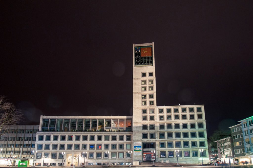 Im Stuttgarter Rathaus sind zur Earth Hour am Samstag die Lichter ausgeknipst worden.