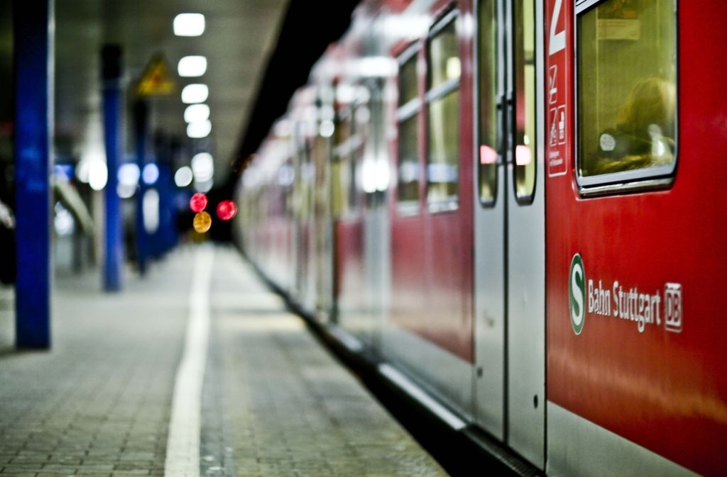 S-Bahn-Chaos in Stuttgart: eine gerissene Oberleitung legt die Linien lahm.
