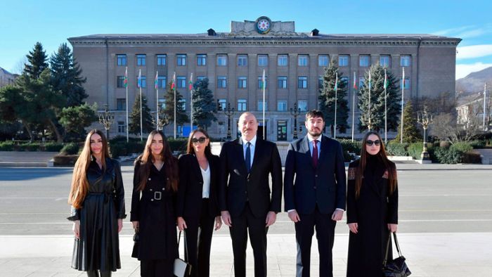 Aserbaidschan: Staatschef Aliyev als Wahlsieger präsentiert