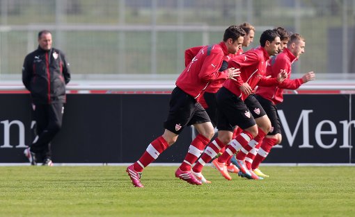Die Profis des VfB Stuttgart trainierten am Dienstag für den Klassenerhalt. Foto: Pressefoto Baumann