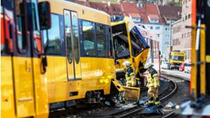 Nach den Aufräumarbeiten folgen die Ermittlungen: Warum kollidierten zwei Stadtbahnen in der Inselstraße? Foto: dpa/Christoph Schmidt