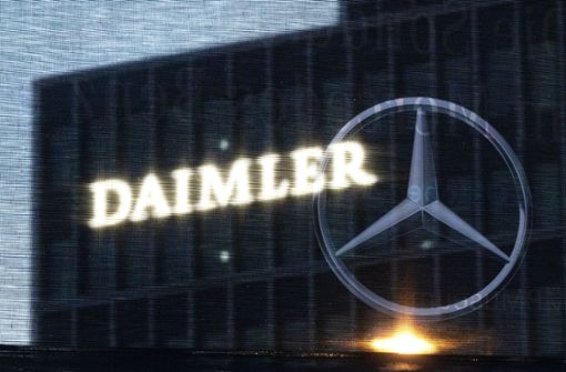 Daimler-Beschäftigte können sich auf eine Rekordprämie freuen. Foto: dpa/Marijan Murat