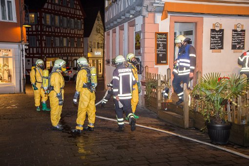 Bei dem Brand werden drei Personen verletzt, zwei von ihnen schwer. Foto: www.7aktuell.de | Sven Adomat