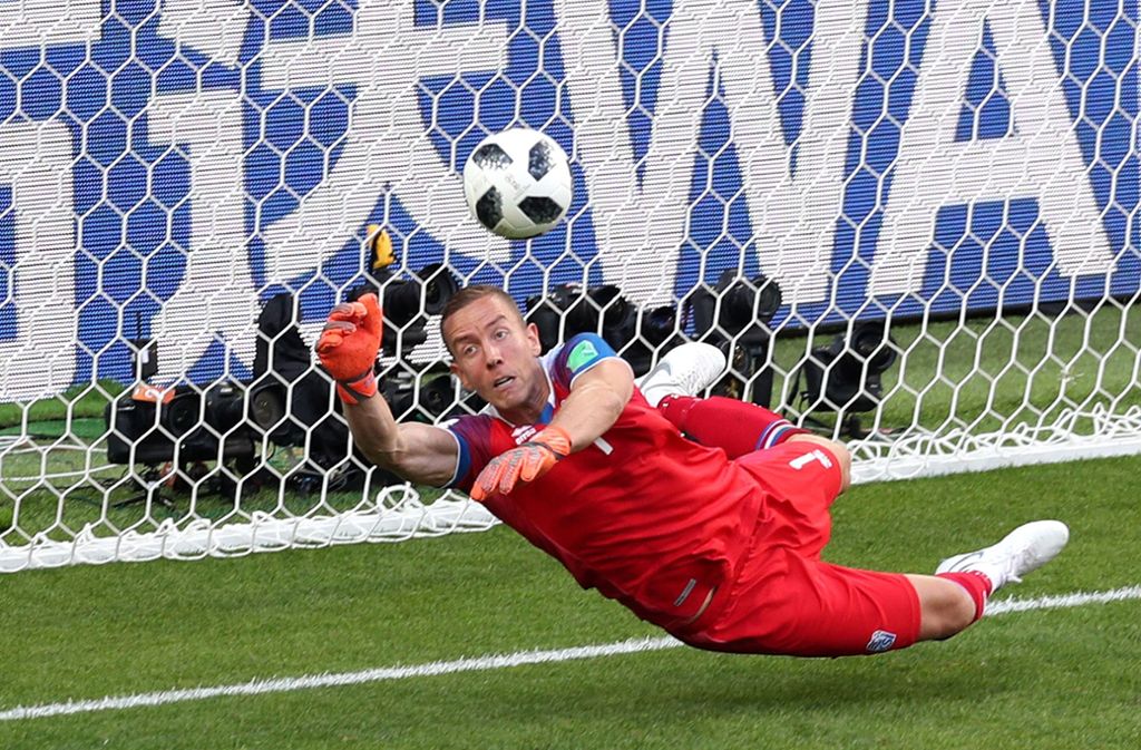 Endstation: Islands Torwart Hannes Thór Halldórsson hielt gegen Argentinien viele gefährliche Schüsse und einen Elfmeter von Lionel Messi