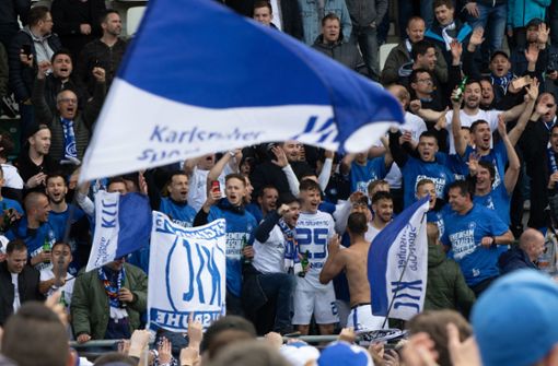 Fans der Karlsruher SC werden künftig die zweite Mannschaft des Zweitligisten bilden. Foto: Bongarts/Getty Images