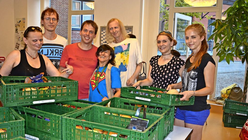 Schwabische Tafel Und Foodsharer Auf Den Tisch Statt In Den Mull