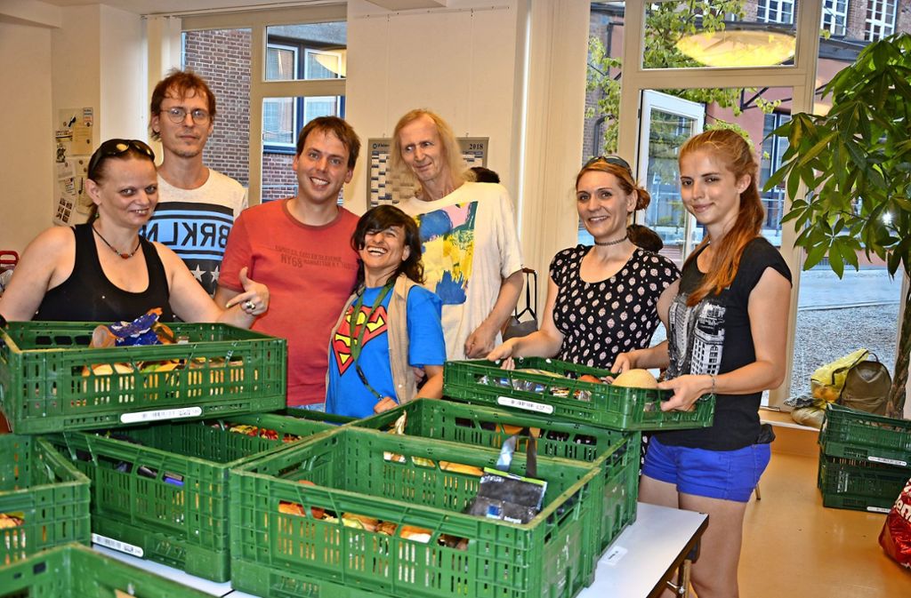 Schwabische Tafel Und Foodsharer Auf Den Tisch Statt In Den Mull