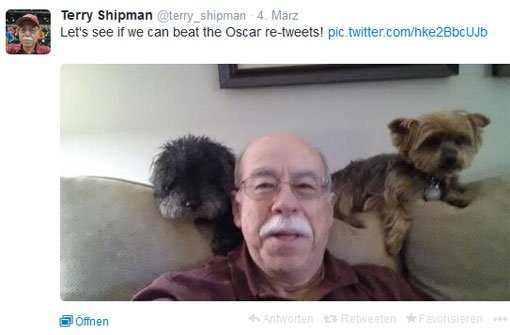 Terry Shipman hat es sich auf dem Sofa gemütlich gemacht - und will mit diesem Foto einfach mal so einen Rekord brechen. Foto: Screenshot SIR/twitter.com/terry_shipman