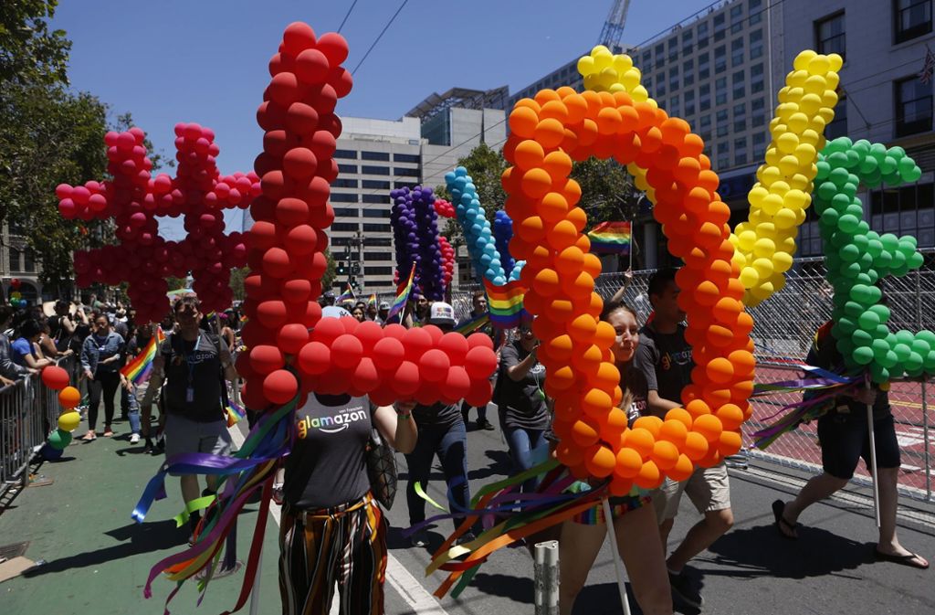 Zur Pride-Parade strahlen Amerikas Straßen in Regenbogenfarben.