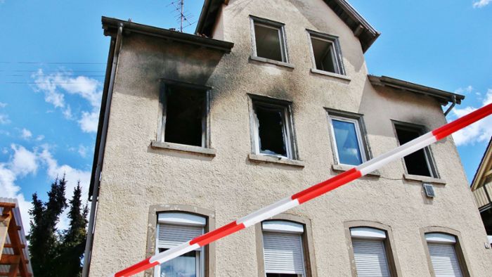 Hoher Schaden bei Wohnhausbrand – Bewohner retten sich