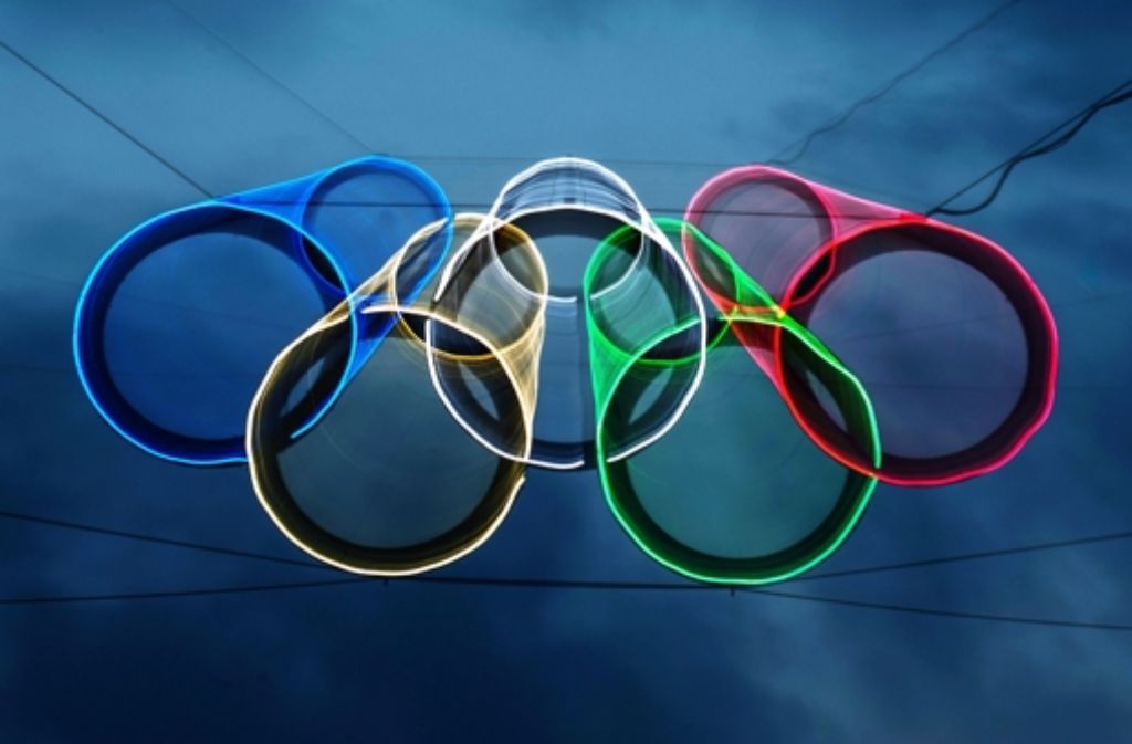 Bunt leuchten die Olympischen Ringe am Olympiastadion in Berlin – beim Entscheid ging die Stadt aber leer aus. Foto: dpa