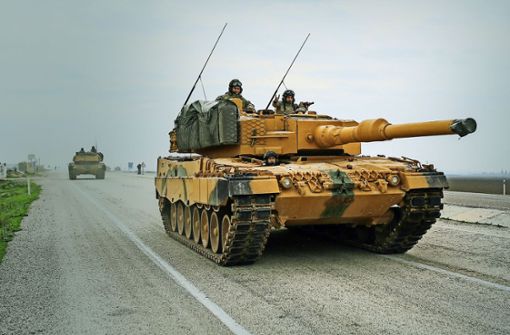 Türkische Soldaten in einem Panzer des Typs Leopard 2A4 nahe der syrischen Grenze Foto: XinHua