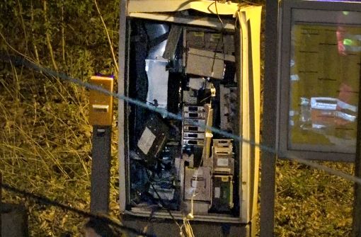 Bei der Sprengung dieses Fahrkartenautomaten ist ein Mann ums Leben gekommen. Foto: dpa