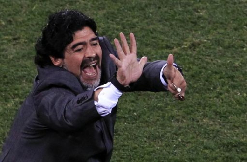 Trainer: Diego Armando Maradona (49) ist eine lebende Legende. Viele halten ihn für den besten Fußballer aller Zeiten, in Argentinien ist er ein Volksheld - und dieser Ruf steht in Südafrika auch nicht auf dem Spiel. Ohnehin gilt Maradona eher als guter Motivator denn als guter Trainer.