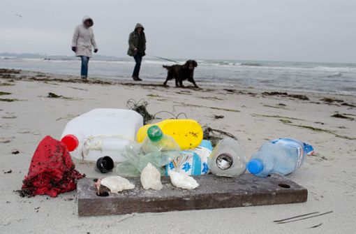 Weggeworfene Einwegprodukte aus Plastik machen die Hälfte des Mülls aus, der an europäischen Stränden liegt. Foto: dpa