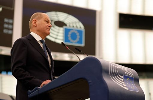 Bundeskanzler Olaf Scholz bei seiner Rede im Europäischen Parlament Foto: dpa/Philipp von Ditfurth