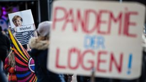 Demo gegen Corona-Maßnahmen in Göppingen Foto: dpa/Christoph Schmidt