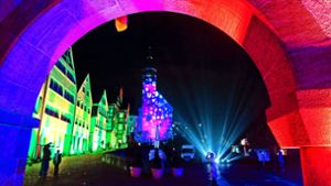 Die Böblinger Kulturmeile von der Stadtkirche  bis zur Zehntscheuer strahlte am Samstagabend in allen Farben. Foto: factum/Granville