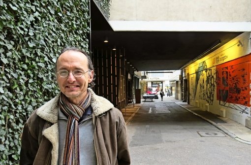 Der ansehnliche Teil der Bandstraße: Bernd Möbs vor der grünen Wand. Foto: red