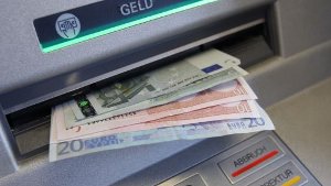 5. Mai: Bewaffneter Überfall am Geldautomaten