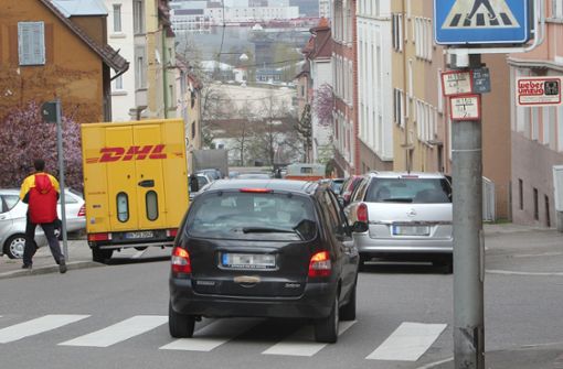 Mehr als 11 000 Fahrzeuge  verkehren pro Tag auf der Schurwaldstraße. Foto: /Franziska Kraufmann