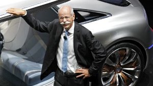 Der Vorstandsvorsitzende der Daimler AG, Dieter Zetsche, posiert am Montag in Frankfurt am Main beim Mercedes-Benz Markenabend im Rahmen der 64. Internationalen Automobil-Ausstellung (IAA.) Foto: dapd