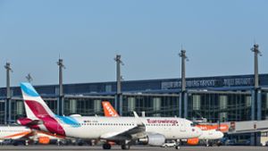 Piloten und Flugbegleiter von Lufthansa-Ferien-Flieger streiken