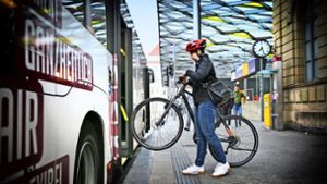 Wer sein Fahrrad im Bus mitnehmen will, hat dazu in Esslingen auch in Zukunft vergleichsweise viele Möglichkeiten. Foto: Horst Rudel