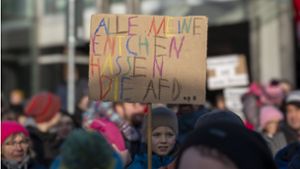 Bei den Demos gegen rechts in ganz Deutschland sind auch viele Kinder dabei Foto: IMAGO/Norbert Neetz/IMAGO/Norbert Neetz