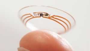 Google hat einen Prototypen für eine Kontaktlinse für Diabetiker entwickelt. Sie kann in der Tränenflüssigkeit den Blutzucker messen und gegebenenfalls ein Alarmsignal senden Foto: google