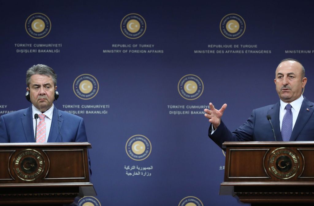 Außenminister Sigmar Gabriel und sein türkischer Amtskollege Mevlüt Cavusoglu. Foto: AFP