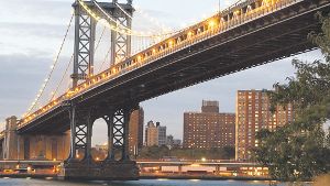 Vom Stadtteil Dumbo – Abkürzung für Down Under the Manhattan Bridge Overpass – hat man einen tollen Blick auf Manhattan.  Foto: Visum