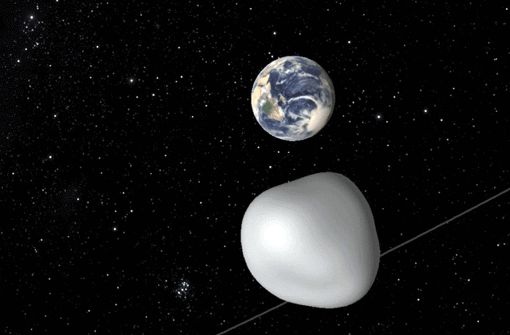 Eine Computersimulation der NASA zeigt den Asteroid 2012 TC4 (vorne), der am 12. Oktober 2017 in einer relativ knappen Entfernung von 44 000 Kilometern an der Erde vorbeifliegt. Foto: dpa