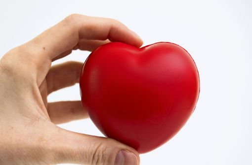 Wenn das Herz rast oder unregelmäßig klopft, sollte man den Rhythmus mit einem EKG überprüfen lassen. Foto: dpa