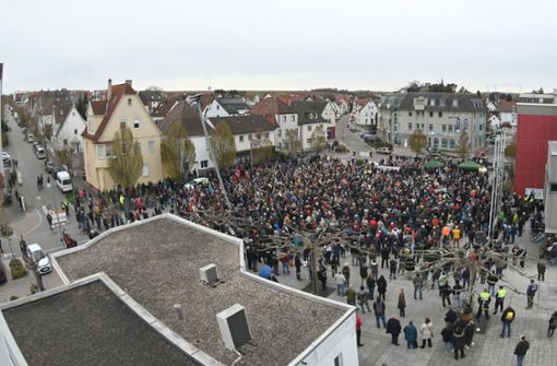 Der Widerstand gegen eine Lea im Schanzacker ist groß, wie die Demonstration am 30. März in Tamm gezeigt hat. Foto: Werner Kuhnle