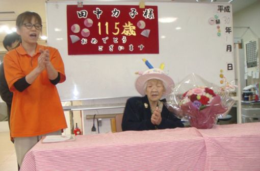 Chiyo Miyako an ihrem 115. Geburtstag in einem Altenheim in Japan Foto: AP