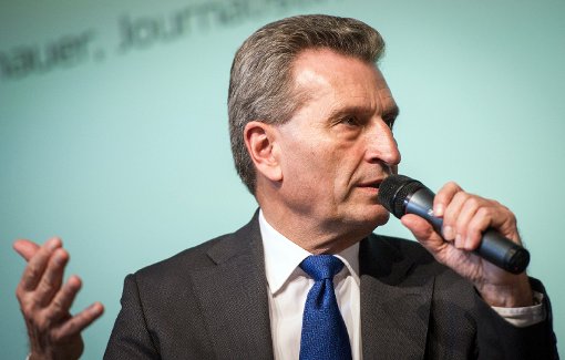 Günther Oettinger spricht vor Bloggern und Netzaktivisten auf der Republica in Berlin. Foto: dpa