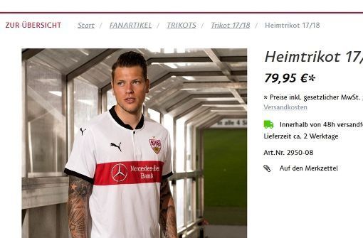 Im VfB-Shop präsentiert Daniel Ginczek das neue Trikot. Foto: Screenshot/VfB Stuttgart