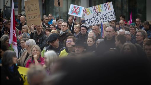 300 Leute waren angemeldet, deutlich mehr kamen am Samstag zum Demonstrieren  nach Waiblingen. Foto: Gottfried Stoppel/Gottfried Stoppel
