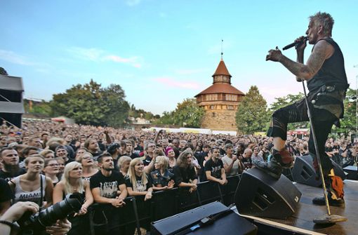 Wiederhören macht Freude: Das Konzert der Mittelalter-Rock-Band In Extremo im Sommer 2018 auf der Burg ist den Musikern und vielen Fans in bester Erinnerung. Foto: Roberto Bulgrin