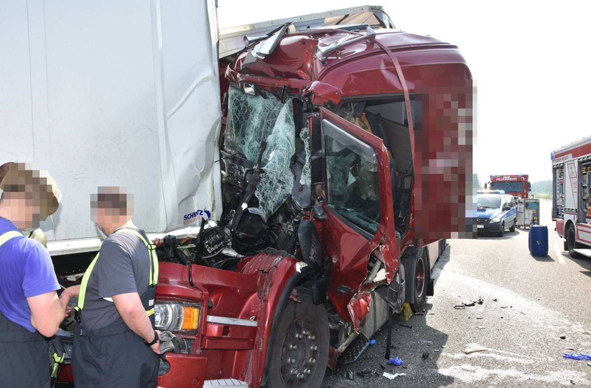 Der 47-jährige Lkw-Fahrer kam bei dem Unfall auf der A6 ums Leben.