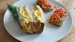 Die Egg-Salad-Sandwiches und  das  Brot  mit  Karotten  und Rettich als Belag: eine vernünftige Alternative zum Wurstbrot Foto: Kathrin /Haasis